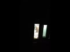 #彼女がストッキングしている間に猫の指  ...