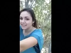 薄い女の子は男の軍隊のために交換します  ...
