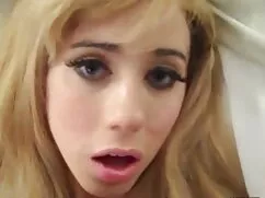 美しい女の子のための唐辛子の口ひげの挿入 ...
