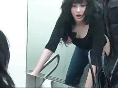 小柄なブロンドは、男が現実になるすべての ...